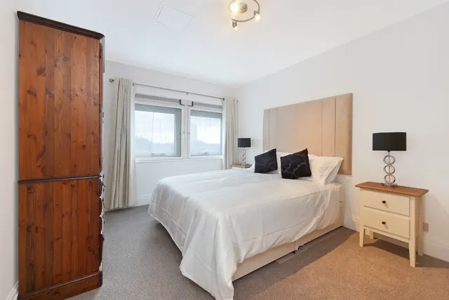 Photo 3 — Warren House, Beckford Close London W14