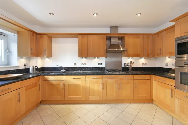 Photo 2 — Warren House, Beckford Close London W14