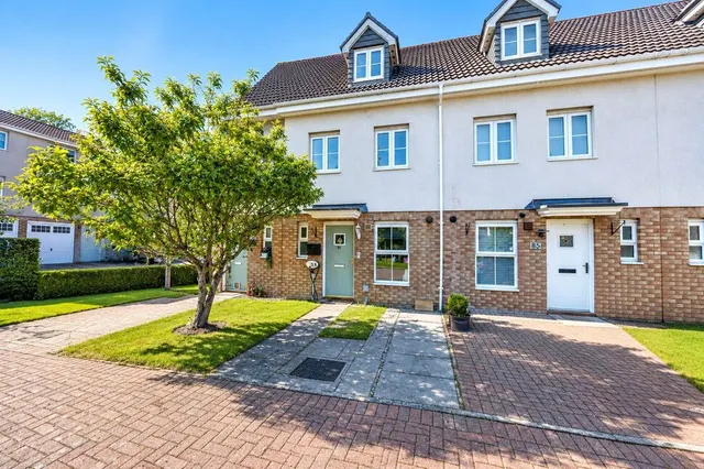 Queens Crescent, Livingston, EH54, photo 1