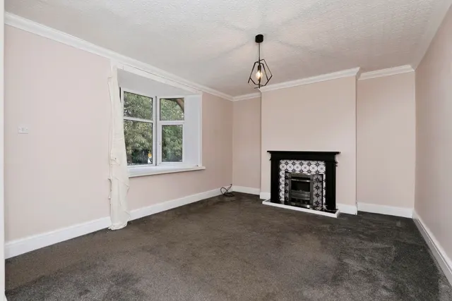 Lisbon Drive, Darwen, BB3, photo 2