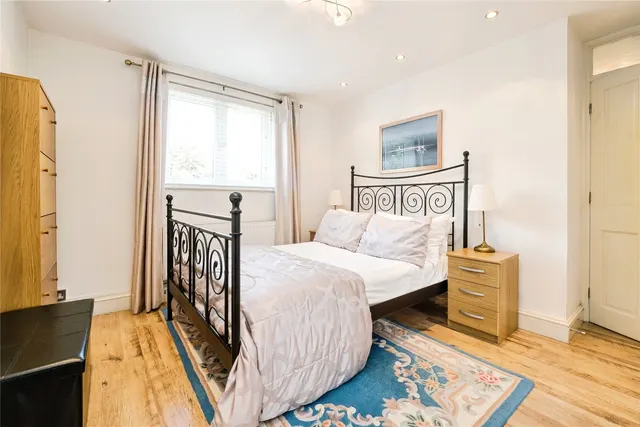 Photo 3 — Ashingdon Close, Chingford, E4