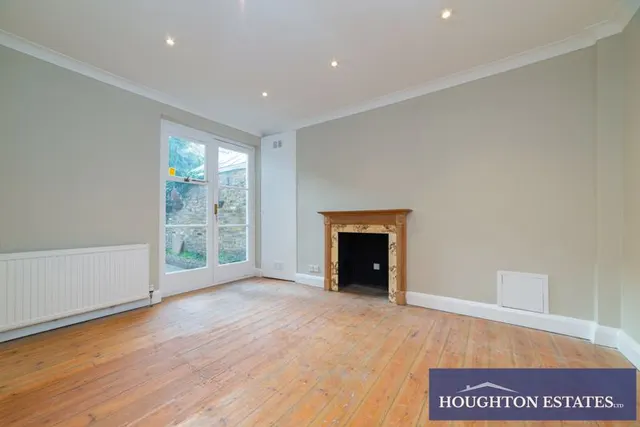 Photo 3 — Warwick Avenue Maida Vale, London W9 2PP