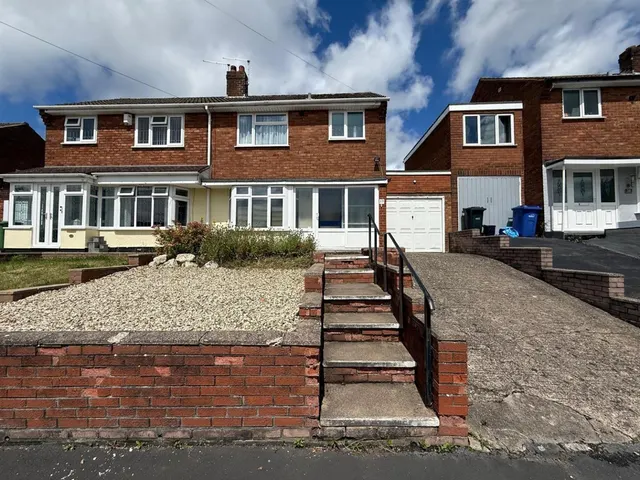 Wychbury Road, Quarry Bank, DY5 2XU, photo 1