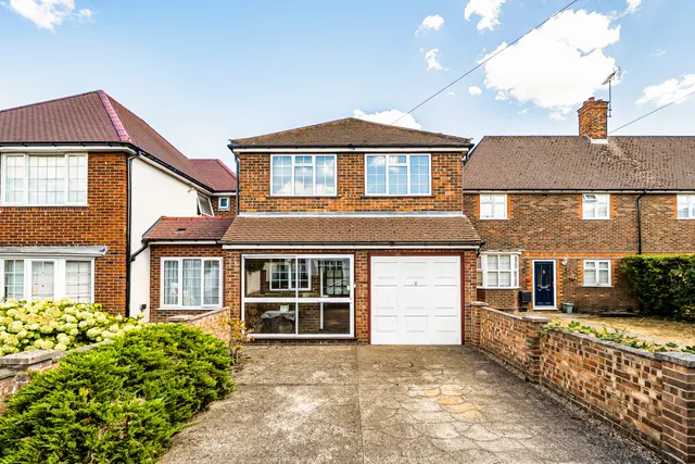 Manor Close, Ruislip, HA4, photo 1