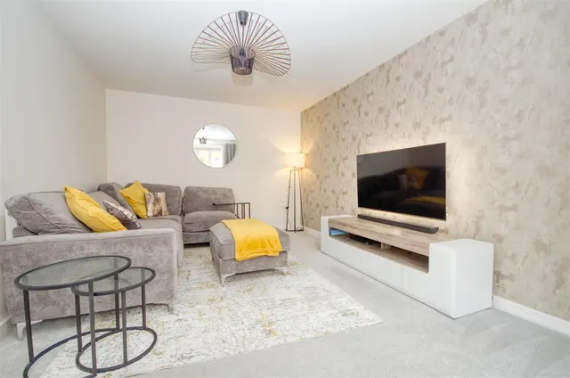 Photo 2 — Harper Road, Botley, Southampton, SO32 2SW