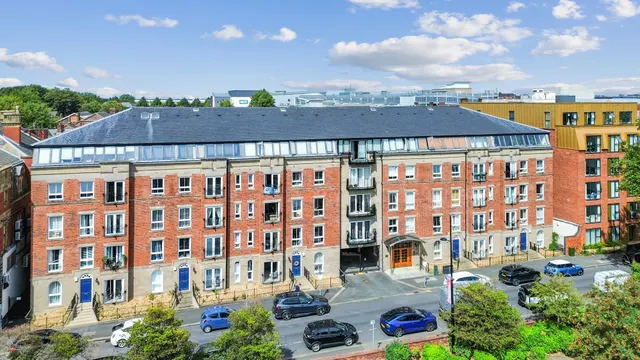Palmyra Square North, Warrington, WA1, photo 1