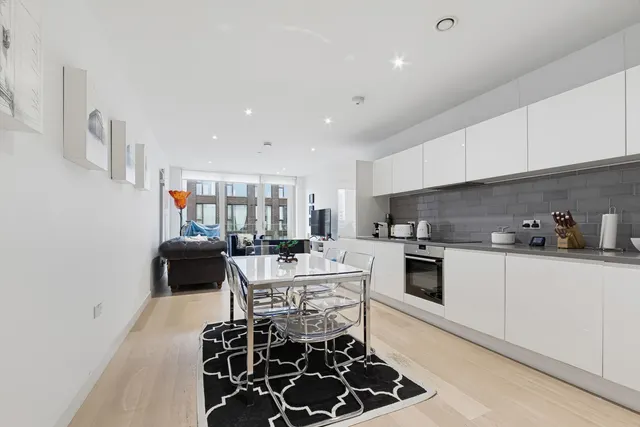 Schooner Road, London, E16, photo 1
