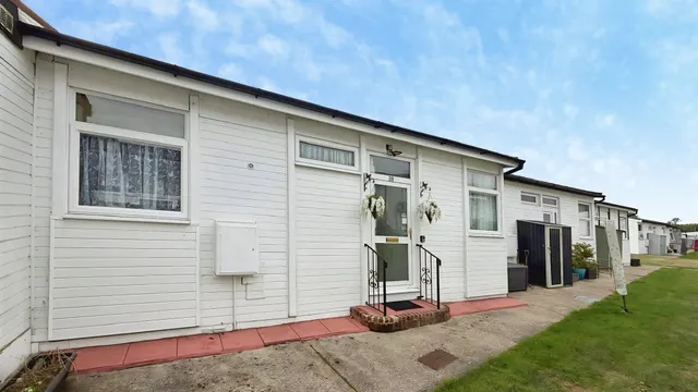London Road, Clacton-On-Sea, CO16, photo 1