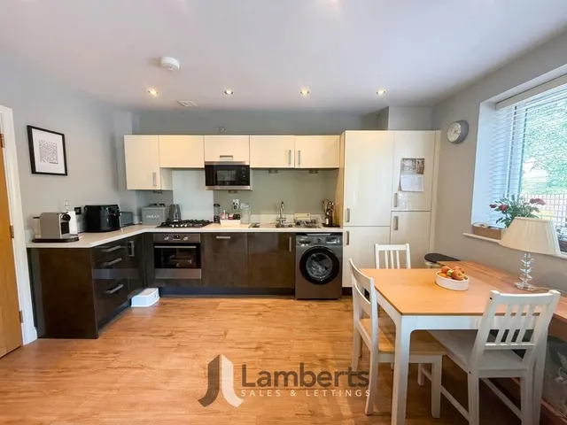 Photo 3 — 1 Manor View Berrington Close, Redditch