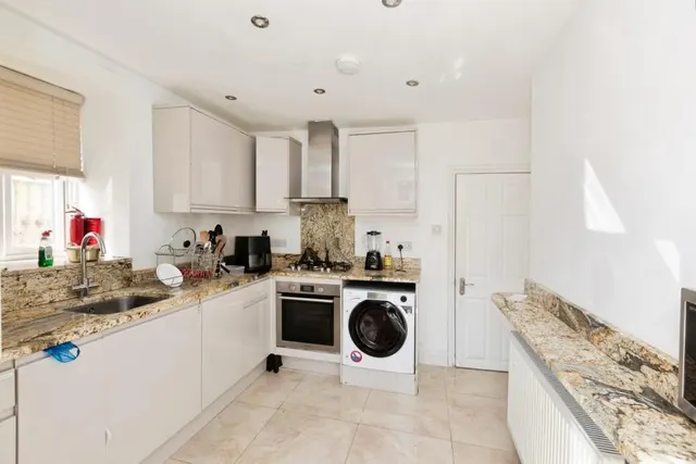 Durham Road, London, E16, photo 3