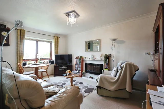Photo 3 — Hightown Road, Oxfordshire, OX16