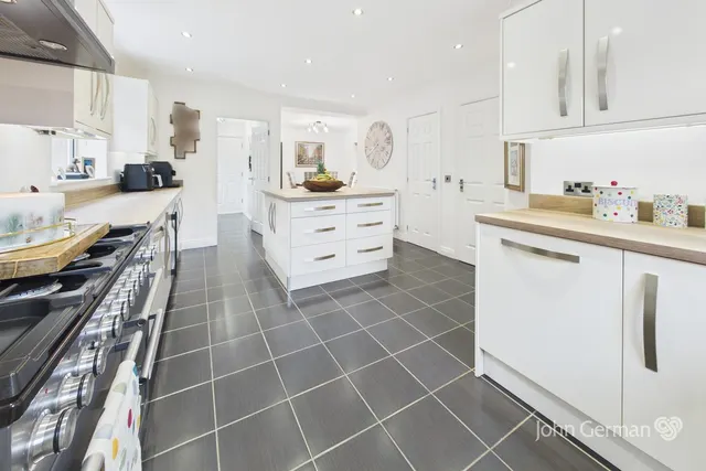 Demontfort Way, Uttoxeter, photo 3
