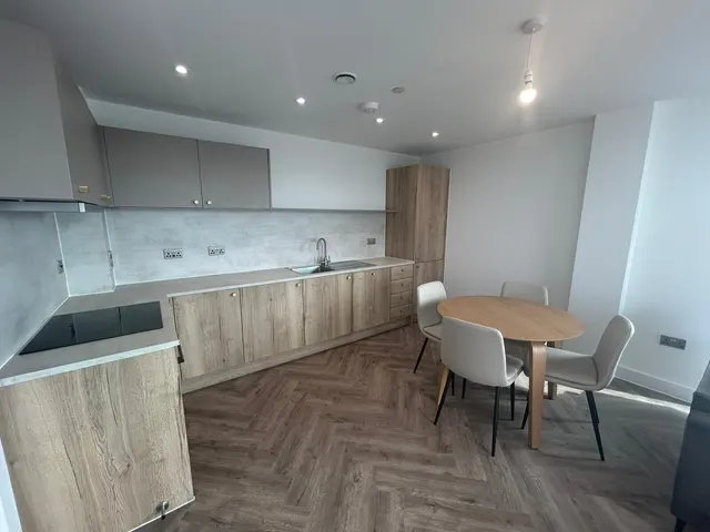 Photo 3 — 100 Meadow Lane, NG2 3JW