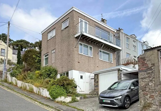 Garth Hill, Bangor, LL57, photo 1
