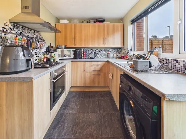 St. Peters Close, Cheltenham, GL51, photo 3