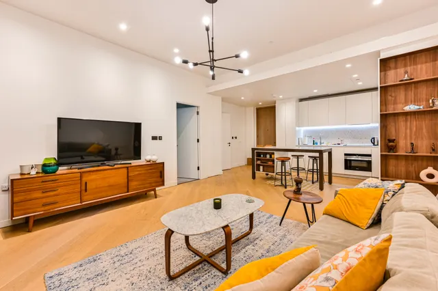 Photo 2 — Apartment 3, 5 Wood Crescent, London