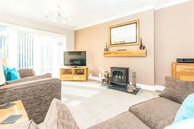 Primrose Avenue, Romford, RM6, photo 1