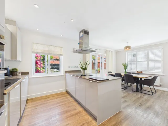 Badger Road, Thornbury, BS35, photo 2