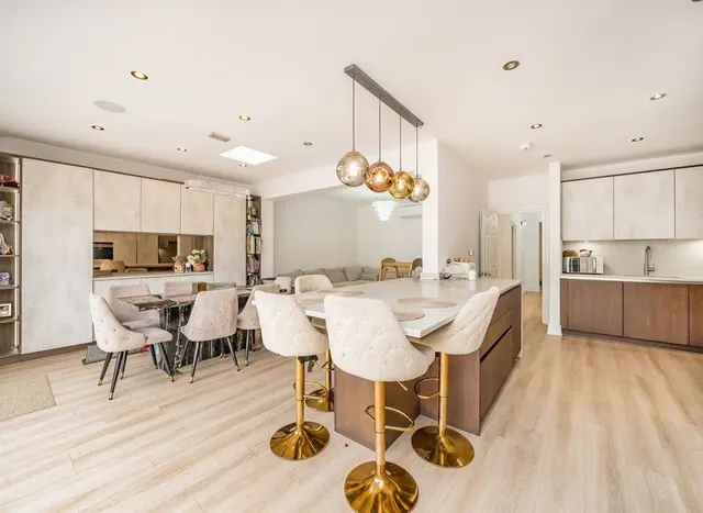 Photo 2 — The Vale, Golders Green, NW11