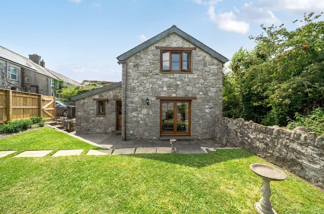 Hendra Road, St. Dennis, PL26
