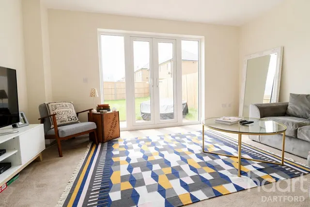 Ebbsfleet Green, DA10, photo 3