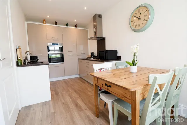 Ebbsfleet Green, DA10, photo 2