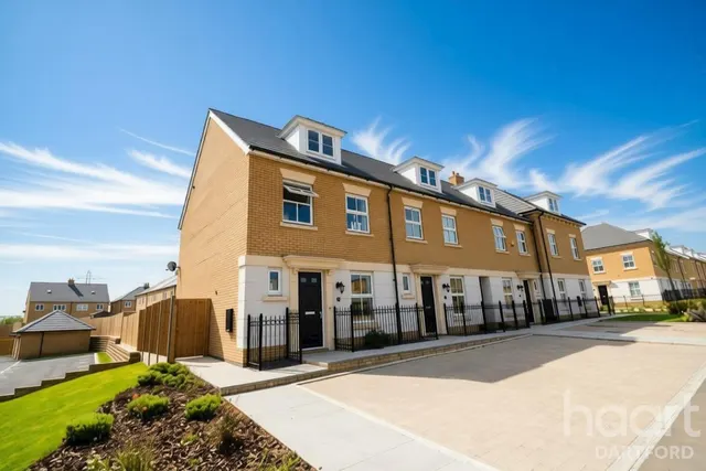 Ebbsfleet Green, DA10, photo 1