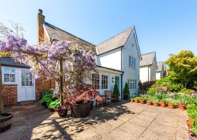 London Road, Broughton, MK10, photo 1