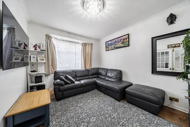 Thackeray Close, Uxbridge, UB8, photo 3