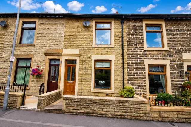 Elliott Avenue, Darwen, photo 1