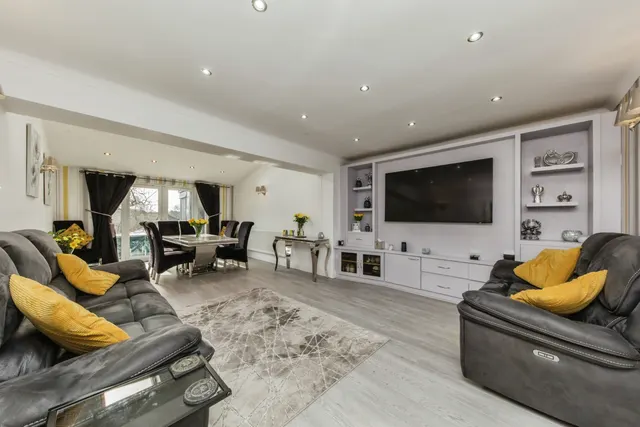 Cheveley Close, Macclesfield, SK10, photo 2