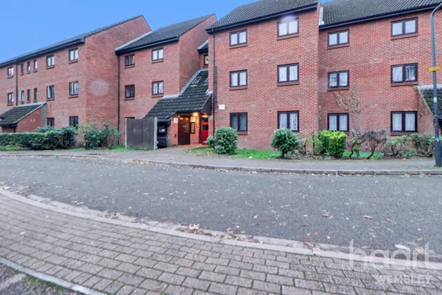 Elgar Avenue, London, NW10, photo 1