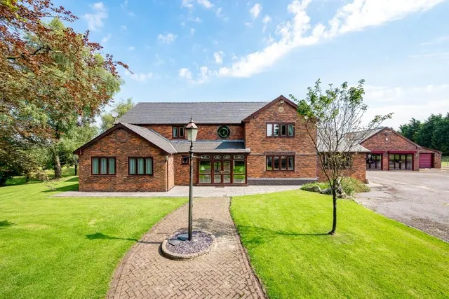 Chorley Road, Westhoughton, Bolton, BL5 3NH, photo 1