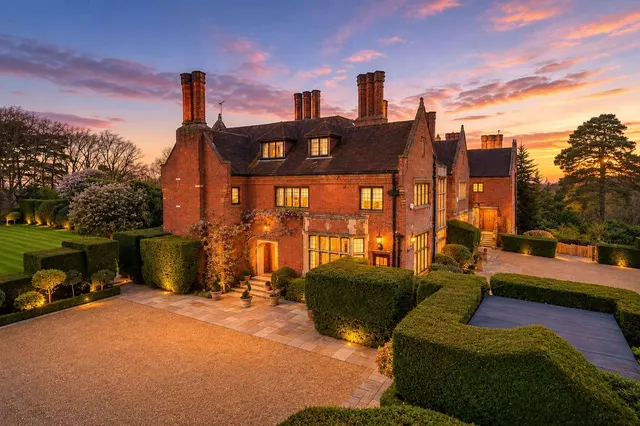 Photo 2 — Old Avenue, St George's Hill, Weybridge, Surrey, KT13 0QE