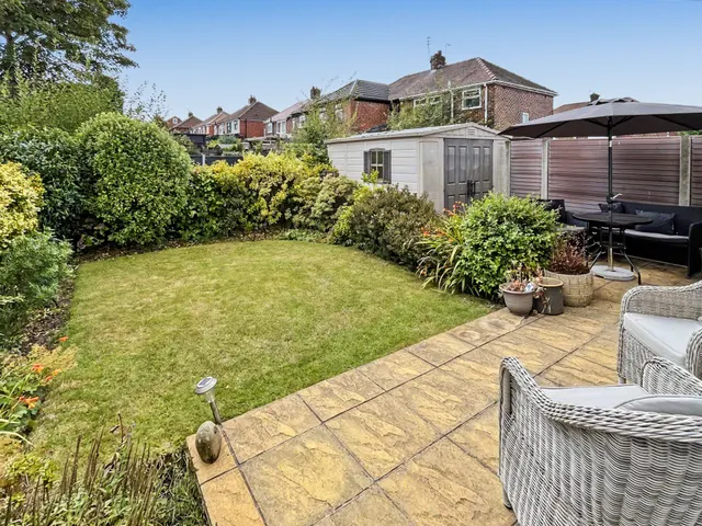 Sunny Bank Road, Unsworth. Bury, BL9, photo 2