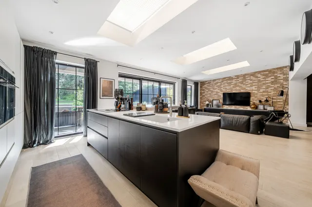 Photo 3 — Dornden Drive, Tunbridge Wells, TN3