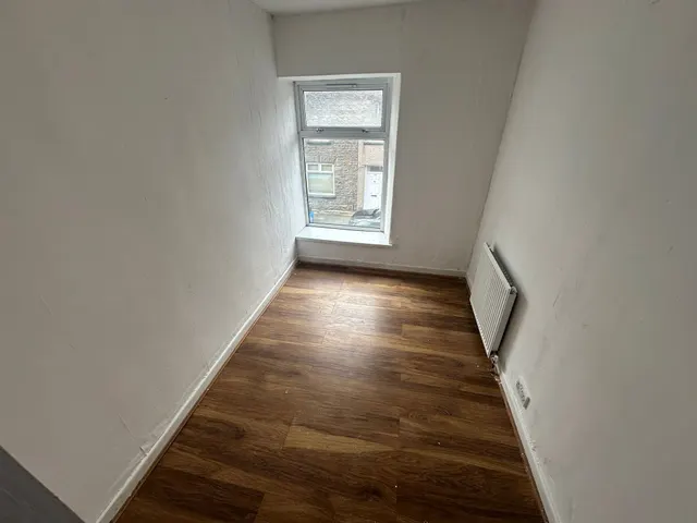 North Road, Porth, CF39, photo 3