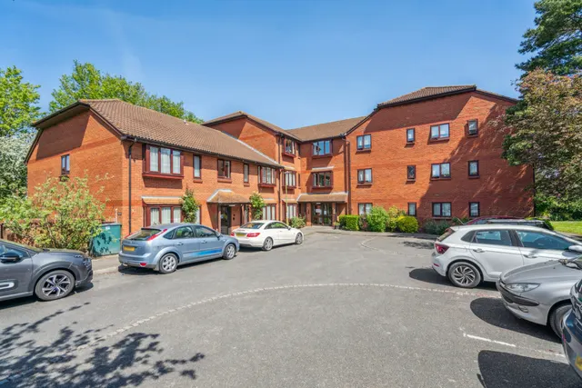 Meadowcroft High Street, Bushey, Bushey, WD23 3BX, photo 1