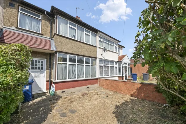 Craven Avenue, Southall, photo 1