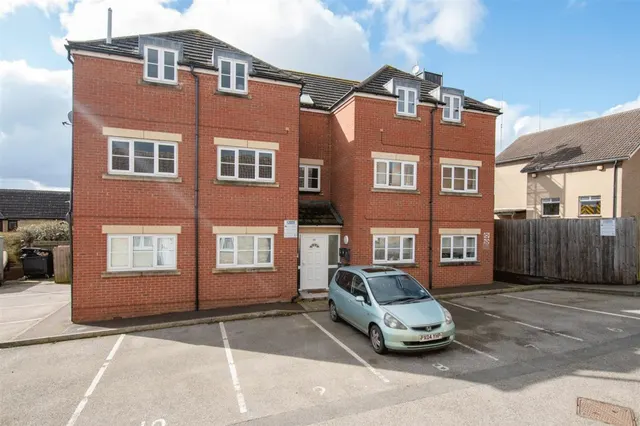 Palace Gate, Irthlingborough, NN9, photo 1