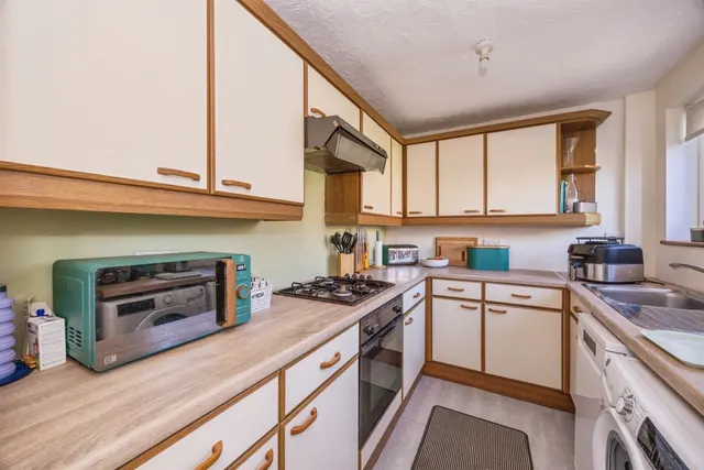 Photo 3 — Bitterne Close, Havant