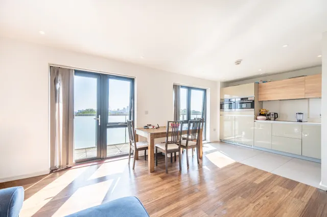 69 Williams Way, Wembley, photo 1