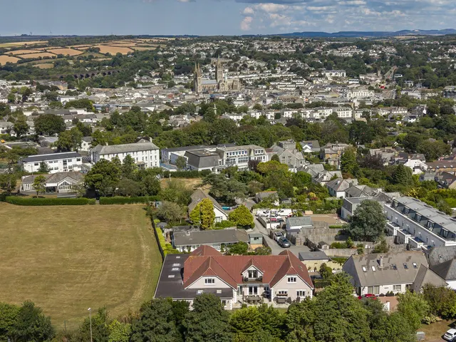 Substantial contemporary residence offering exceptional privacy & lifestyle, Truro, photo 2