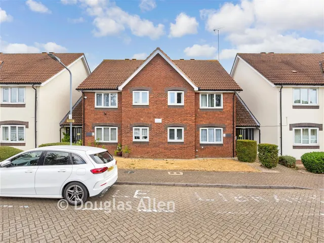 Cunningham Close, Chadwell Heath, RM6, photo 1