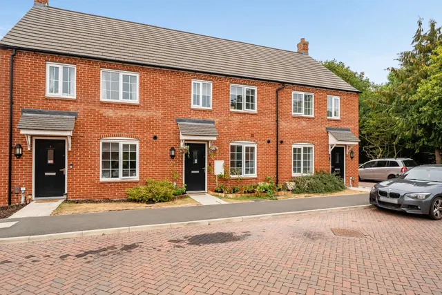 Walshaw Close, Branston, LN4, photo 2