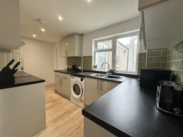 Photo 3 — Vardon Road, Stevenage, Herts, SG1 5PT