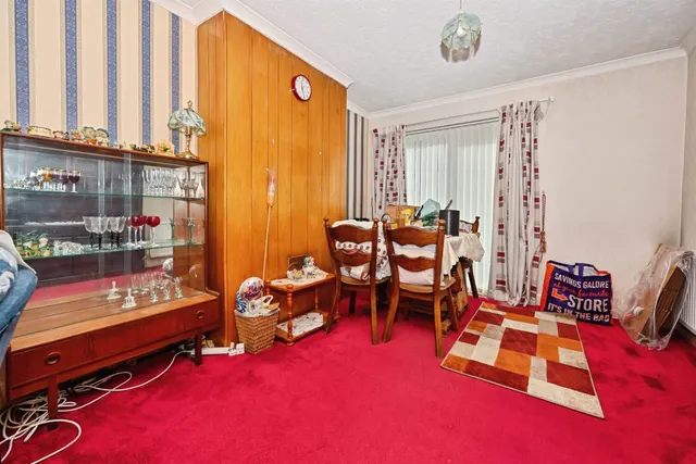 Photo 2 — Maytree Crescent, Watford