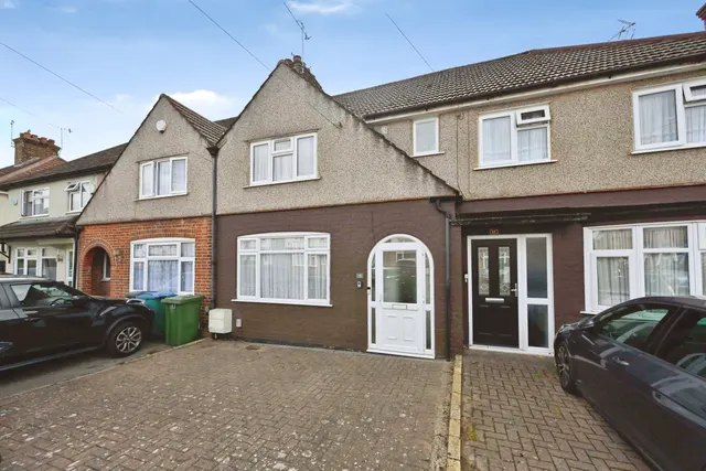 Maytree Crescent, Watford, photo 1