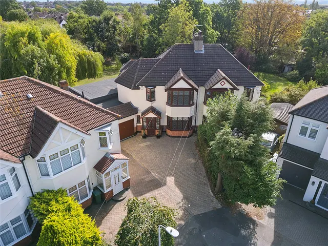 Hyland Close, Hornchurch, RM11, photo 3