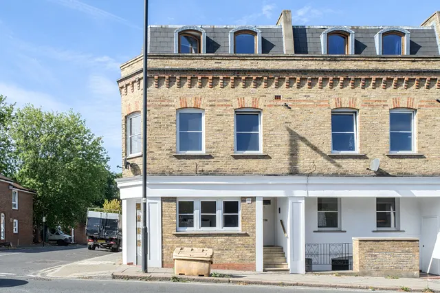 15 Silverthorne Road, London, photo 1